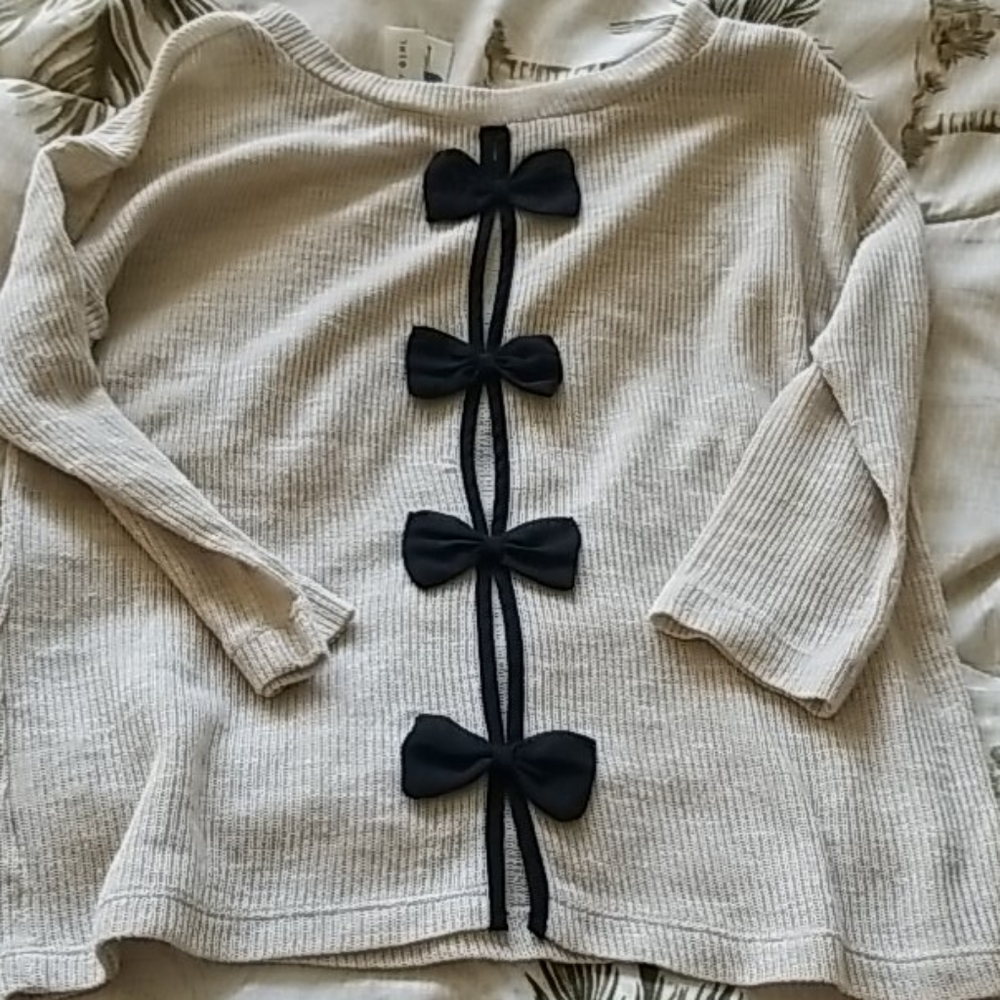 Beige top - Picture 3 of 3